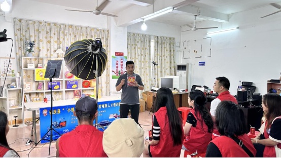 B体育：肇庆德庆“‘小德’‘小庆’推荐官”电商人才培训班火热开班(图2)