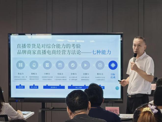 引领农村电商穿梭“双通道”为优质农产品搭上“大桥快车”(图1)