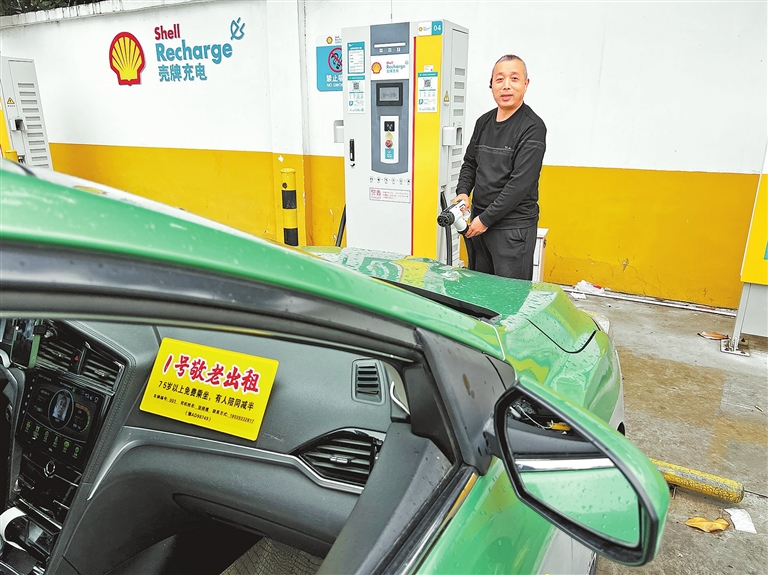 B体育：百姓故事·身边的暖意与感动丨一个普通“的哥”的英雄主义(图1)