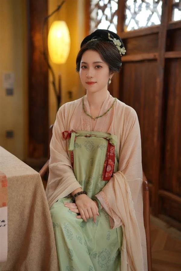 从盘串大叔到精英女性木作文玩行业在抖音电商开辟新客群(图11)