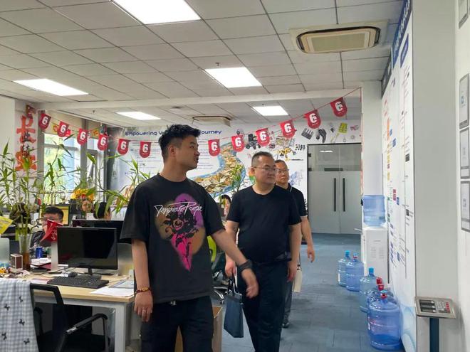 对标先进促电商发展——合肥市电子商务协会赴杭州考察学习(图1)