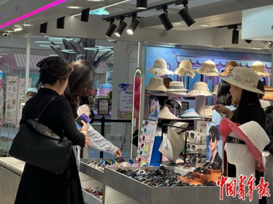 B体育：从平台下线后小店又在路边“上线”了(图1)