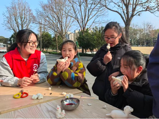 新春走基层离开再回来：在滕头村遇见未来(图2)